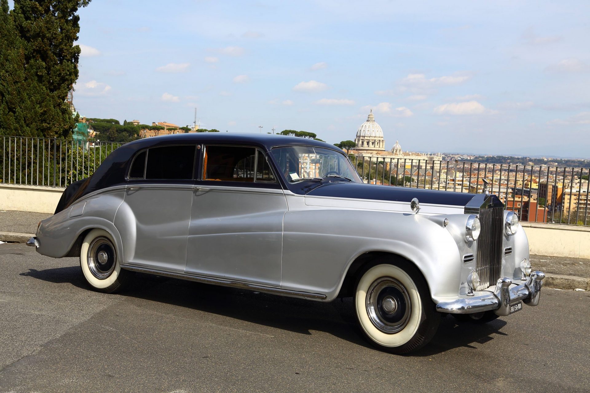 Vintage luxury car tour in Rome Alidays