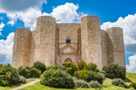 travel Italy Castel del Monte