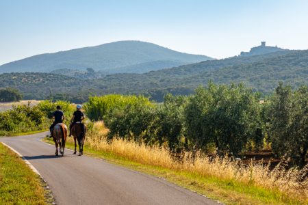 travel Tuscany horseback San Gimignano
