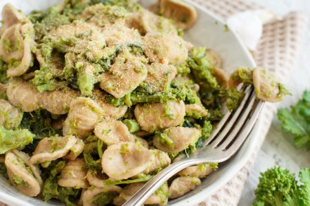 Traditional,Apulia,Region,Pasta,Orecchiette,With,Turnip,Greens